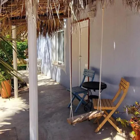 Sleeps 2 - Pool Access דירה *