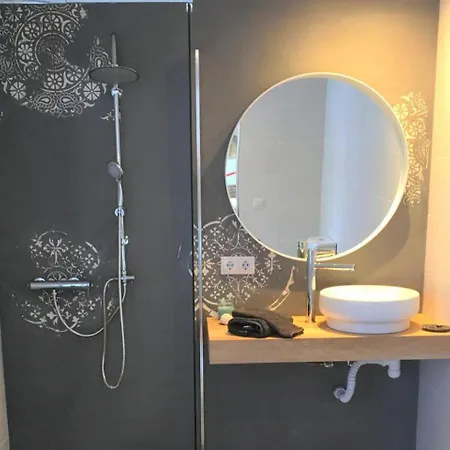 דירה Sleeps 2 - Pool Access