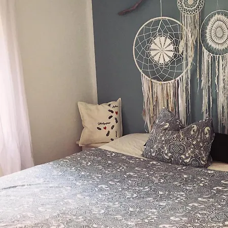 Sleeps 2 - Pool Access דירה בנאחראפה