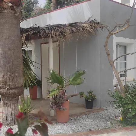 Sleeps 2 - Pool Access דירה