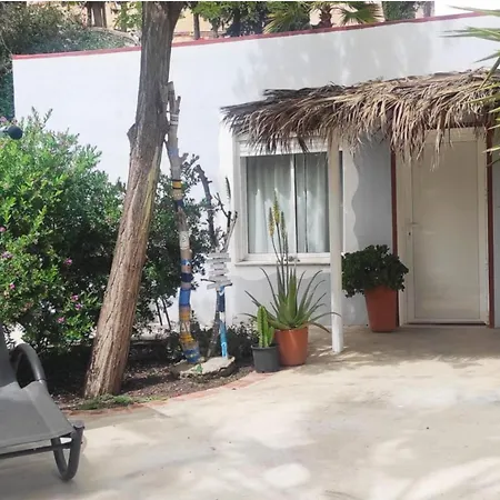 Sleeps 2 - Pool Access דירה *