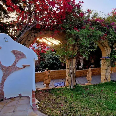 Sleeps 2 - Pool Access דירה
